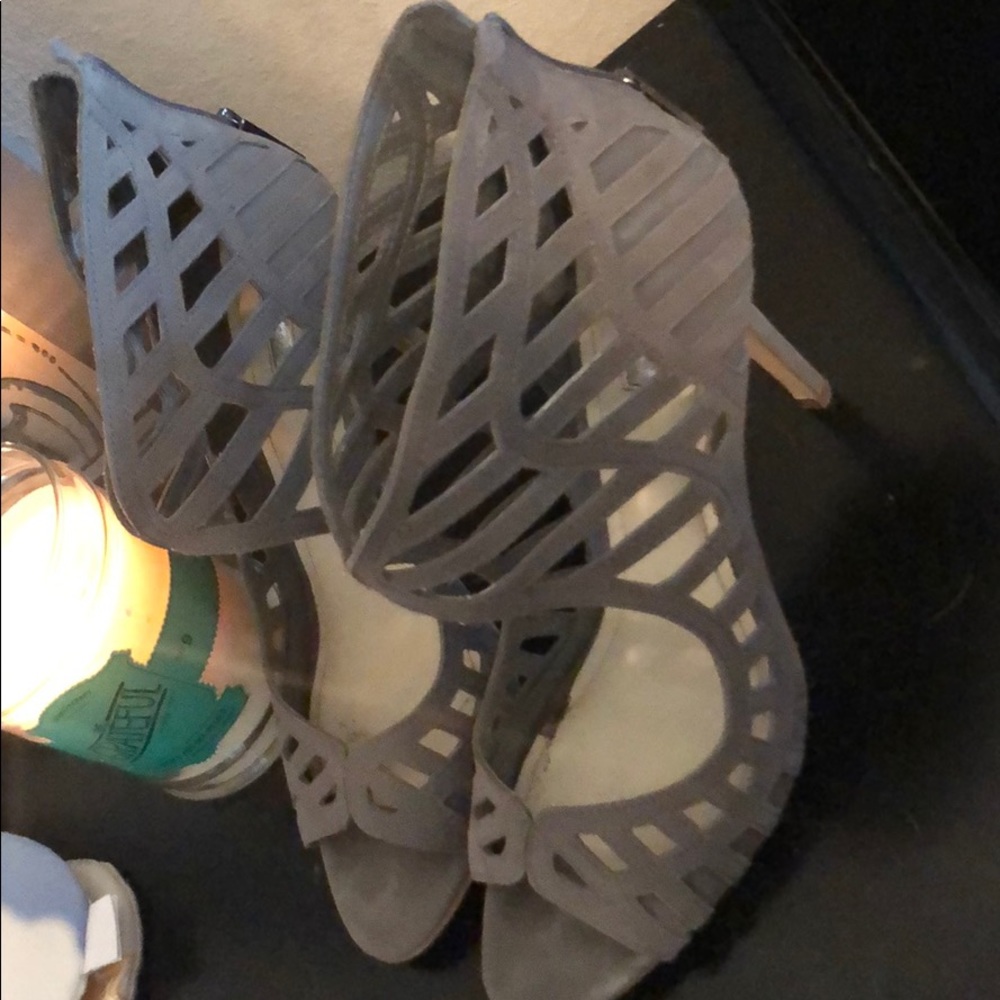 Gray heels bgbg